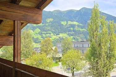 Fügen - großzügige 4 Zimmerwohnung im Dornröschenschlaf