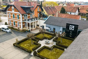 AKTION Erstes halbes Jahr 1/3 RABATT! Top moderne Geschäftsfläche, zentral mit Parkanlage und Parkplätzen!
