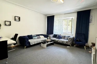 ***Großzügige 4-Zimmer-Wohnung mit Charme und Komfort***