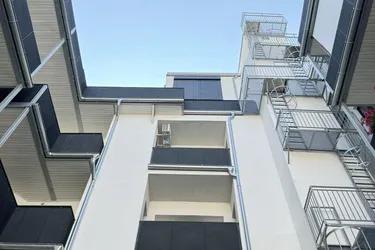 Exklusive 3-Zimmer-Dachgeschosswohnung mit Balkon in Ruhelage – Erstbezug in Toplage des 15. Bezirks