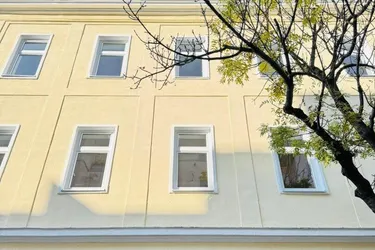 Charmante Erstbezugs-3-Zimmer-Wohnung in einem generalsanierten Altbauhaus mit einem eigenen Gartenabteil zur exklusiven Nutzung.