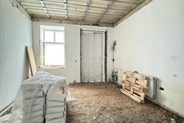 Charmante 1-Zimmer-Altbauwohnung mit Entwicklungspotenzial in Ruhelage – Nähe U6 Gumpendorfer Straße