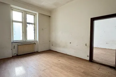 Stilvoller Altbau in Toplage mit Potenzial zur Sanierung