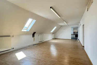 Gewerbeimmobilie in Bestlage mit Stellplatz– Ideal für Büro oder Praxis