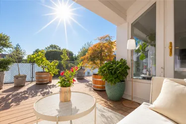 Penthouse-Rarität im Althietzinger Cottage - ca. 197 m² Wohnfläche, 54 m² Terrasse &amp; unverbaubarer Weitblick