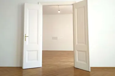 Naschmarkt: Stilvolle Altbau-Wohnung mit Klimaanlage – VIDEO verfügbar!