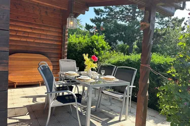 großes sonniges Gartengrundstück mit kleinem Häuschen