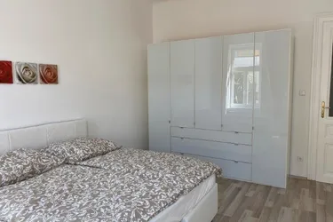 traumhaft helle &amp; ruhiger Altbau - WG geeignet