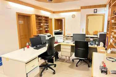 Büro/Praxis-Gemeinschaft: einzelne Zimmer mit guter Infrastruktur zu mieten