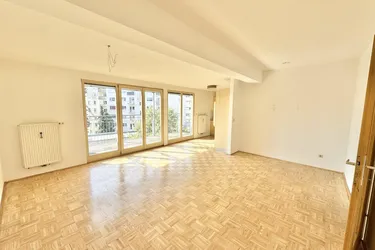 Lichtdurchflutete 3-Zimmer-Wohnung mit überdachten Süd-Balkon in zentraler Lage
