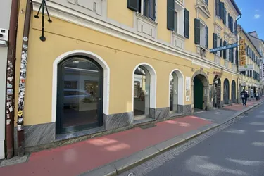Büroflächen mit großen Schaufenstern in Innenstadtlage