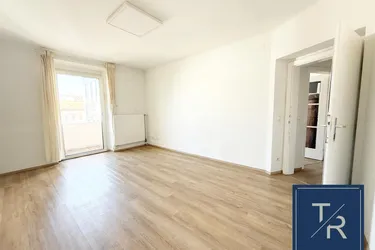 Sanierte 4-Zimmer-Wohnung mit Balkon und Lift im Zentrum