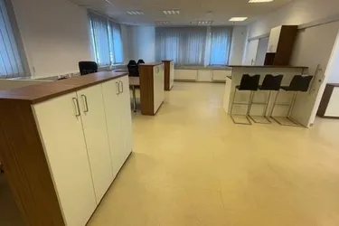 Bürofläche 117,96 m² (3 Eckbüros möbliert im 2. Obergeschoss) ab sofort zu vermieten