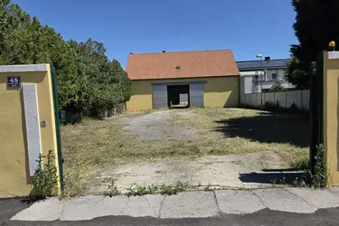 Lagerhalle + Freigrundstück | Komfortable Einfahrt | Stadtzentrum