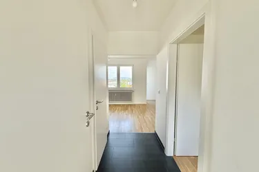 Helle 2-Zimmer-Wohnung mit Ausblick inkl. Einbauküche &amp; Stellplatz!