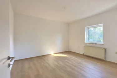 Schnäppchen!! 4-Zimmer Eigentumswohnung - NEUE Küche - inkl. Parkplatz
