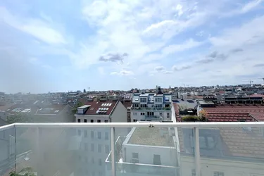 JUWEL IN ABSOLUTER RUHELAGE - Dachgeschoß-Maisonette mit 2 Terrassen und Kfz-Stellplatz im Herzen der Josefstadt - 8. Bezirk
