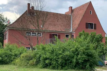Wohnung in Ruhelage mit angrenzendem Teich und BALKON sowie großem Garten mit Garage/n - PROVISIONSFREI