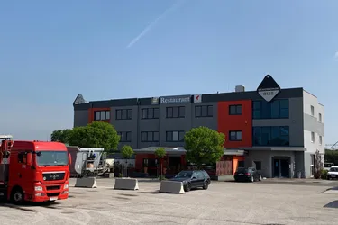 Vollmöbliertes Büro mit 4 Arbeitsplätzen im Gewerbepark B138 bei Sattledt