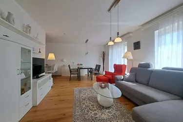 Attraktive 3-Zimmer-Wohnung mit Terrasse in zentrumsnaher Lage - wie neu!