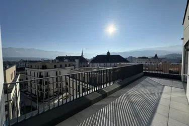 Südseitige Wohlfühloase – Panorama über Stadt &amp; Natur
