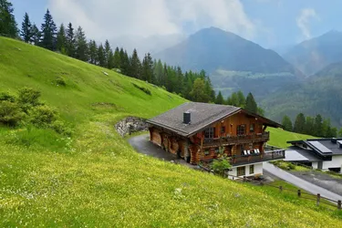 Tirol: Exklusives kanadisches Vollblockhaus - Ideal als Familien-, Mehrgenerationen-, Jagd- oder Ferienresidenz