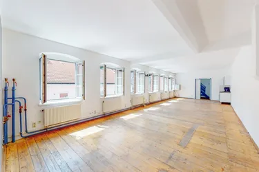 BÜRO IM LOFT | EINZIGARTIGES HOFHAUS MIT GROSSZÜGIGER GARAGE IN WIEN-NEUBAU