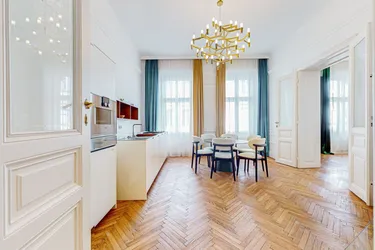 EXTRAVAGANTE 4-ZIMMER-ALTBAUWOHNUNG IN MARIAHILFER BESTLAGE