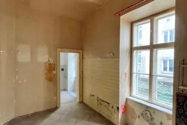 Altbauwohnung in Toplage inklusive Innenhof zu verkaufen (Provisionsfrei)