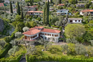 Traumvilla in Gargnano: 186m², 9 Zimmer, Balkon, Garage - 250 m zum See