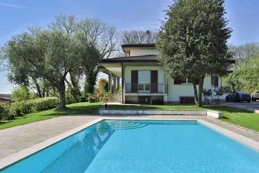 Traumhaftes Anwesen in Ponti sul Mincio - Luxusvilla mit Pool und Garage - Jetzt sichern