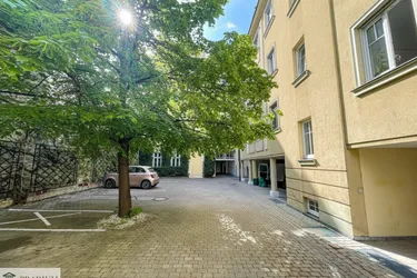 Rainer: 3-Zimmer-Altbauwohnung mit Terrasse