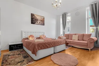 3-Zimmer-Altbau mit Balkon in den Innenhof