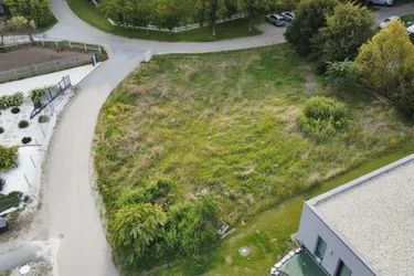 Einzigartiges Grundstück im Naturparadies mit Badesee, Sportplatz &amp; Reithalle