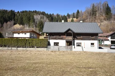 Wohnhaus mit Nebengebäuden, Grün- und Baufläche - 2 getrennte Wohneinheiten