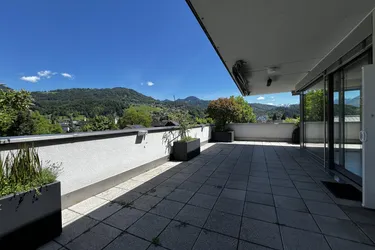 Exklusive Wohnung mit hochwertiger Ausstattung, traumhaftem Ausblick &amp; großzügiger Terrasse zur Miete