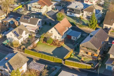 Schönes Wohnhaus mit Entwicklungsmöglichkeiten in bester Lage