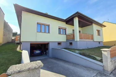 [Kaufanbot erhalten] Perfekt geschnittenes, pflegeleichtes Einfamilienhaus in Neusiedl/Zaya - thermisch saniert, Photovoltaikanlage, Weinkeller, Brunnen usw.