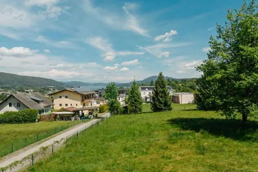 Wohnen wo andere Urlaub machen: Traumgrundstück in Velden: Nahe Badeteich &amp; Wörthersee