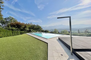 Luxuriöse Traumwohnung mit Pool und Panoramablick