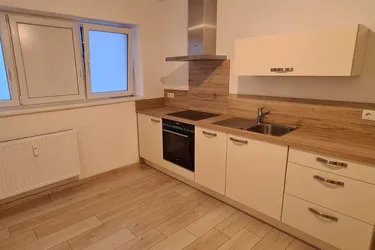 Zentrale 2-Zimmer-Wohnung mit Balkon und Einbauküche in Reutte