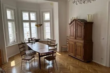 Top sanierte Wohnung - Balkon - in Jahrhundertwendehaus