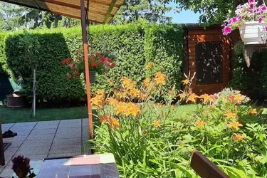 Einfamilienhaus mit gepflegtem Garten und Garage