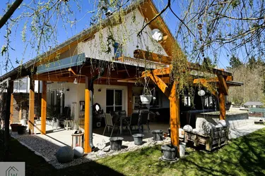 Haus mit großer überdachter Terrasse | Ruhelage | 991 m² Grundstück