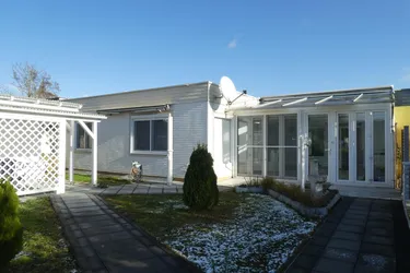Reihenhaus-Bungalow mit gr. Wintergarten 