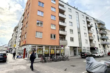 Tiefgaragenstellplatz in der Wallensteinstraße zu vermieten