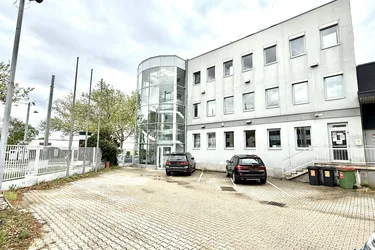 Modernes und helles Büro, inkl. 3-PKW-Stellplätze