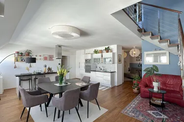 Wunderschöne, ca. 130 m² große Dachgeschoss-Maisonette mit Dachterrasse im 8. Wiener Gemeindebezirk