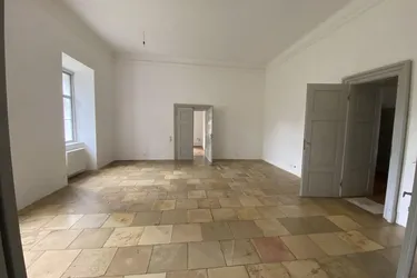 Herrschaftliches Wohnen im Schloss 138 m² 4 Zimmer Warmmiete!