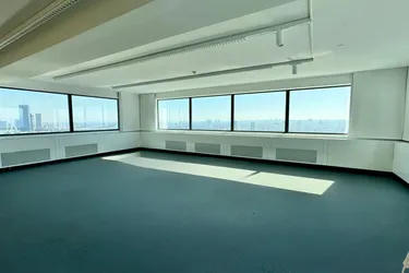 *ERFOLG braucht das richtige UMFELD - Arbeiten mit Weitblick im MILLENNIUM-TOWER*